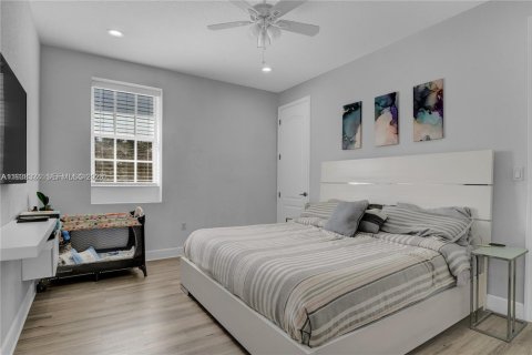 Townhouse in Pembroke Pines, Florida 2 bedrooms, 131.92 sq.m. № 1995873 - photo 4