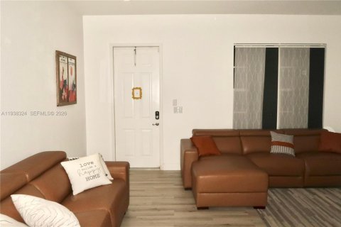 Townhouse in Pembroke Pines, Florida 2 bedrooms, 131.92 sq.m. № 1995873 - photo 5