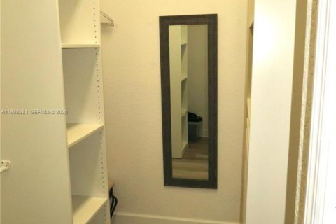 Townhouse in Pembroke Pines, Florida 2 bedrooms, 131.92 sq.m. № 1995873 - photo 10