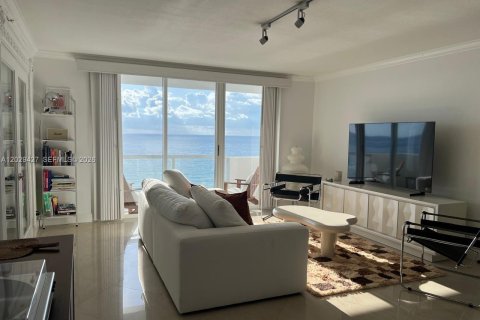 Copropriété à vendre à Surfside, Floride: 2 chambres, 102.19 m2 № 2087776 - photo 7