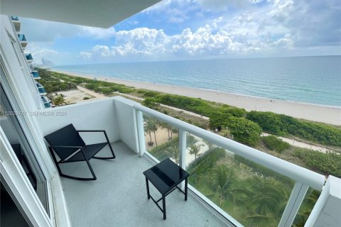 Copropriété à vendre à Surfside, Floride: 2 chambres, 102.19 m2 № 2087776 - photo 3