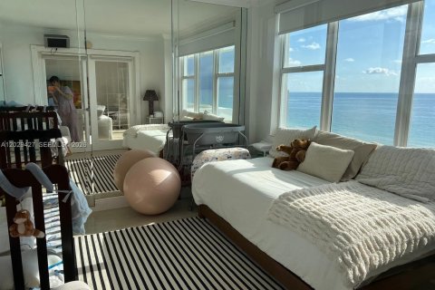 Copropriété à vendre à Surfside, Floride: 2 chambres, 102.19 m2 № 2087776 - photo 15