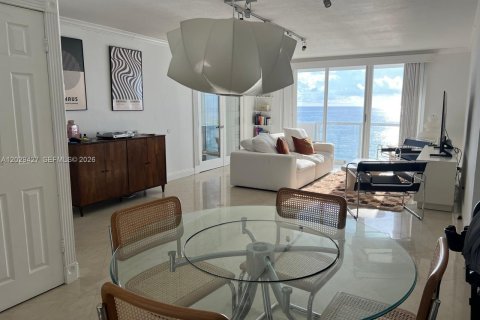 Copropriété à vendre à Surfside, Floride: 2 chambres, 102.19 m2 № 2087776 - photo 6