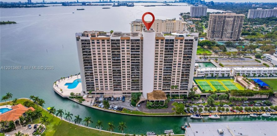 Condominio en Miami, Florida, 2 dormitorios № 2075807
