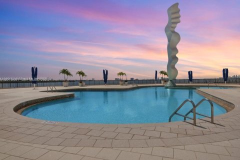 Condominio en venta en Miami, Florida, 2 dormitorios, 181.16 m2 № 2075807 - foto 2