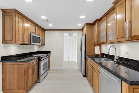 Condominio en venta en Miami, Florida, 2 dormitorios, 181.16 m2 № 2075807 - foto 18
