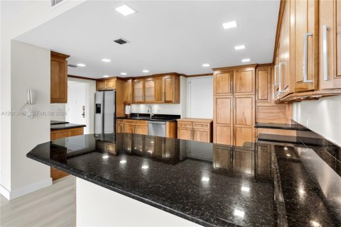 Condominio en venta en Miami, Florida, 2 dormitorios, 181.16 m2 № 2075807 - foto 19