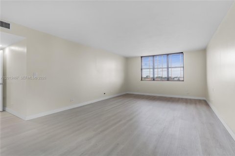 Condominio en venta en Miami, Florida, 2 dormitorios, 181.16 m2 № 2075807 - foto 25