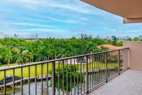 Condominio en venta en Miami, Florida, 2 dormitorios, 181.16 m2 № 2075807 - foto 10