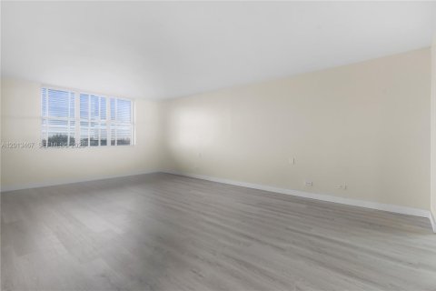 Condominio en venta en Miami, Florida, 2 dormitorios, 181.16 m2 № 2075807 - foto 24