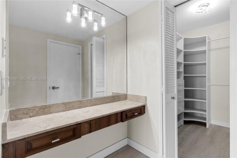 Condominio en venta en Miami, Florida, 2 dormitorios, 181.16 m2 № 2075807 - foto 9