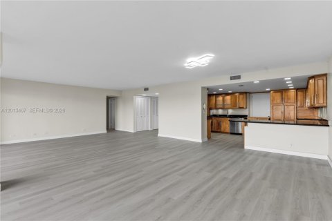 Condominio en venta en Miami, Florida, 2 dormitorios, 181.16 m2 № 2075807 - foto 13