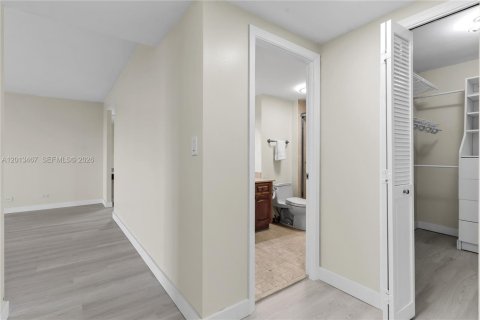 Condominio en venta en Miami, Florida, 2 dormitorios, 181.16 m2 № 2075807 - foto 22