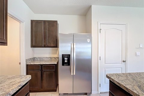 House in Davenport, Florida 5 bedrooms, 234.3 sq.m. № 1842159 - photo 6