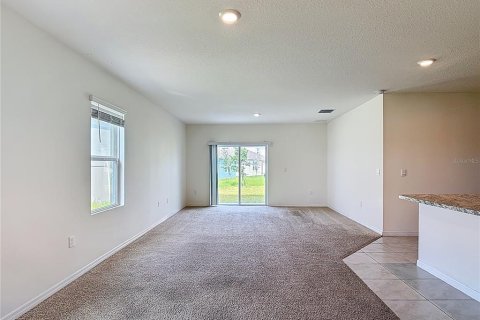 House in Davenport, Florida 5 bedrooms, 234.3 sq.m. № 1842159 - photo 4