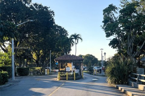 Condominio en alquiler en Lauderhill, Florida, 2 dormitorios, 104.98 m2 № 2052688 - foto 9