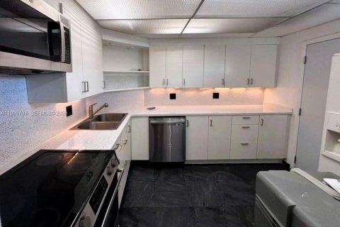 Condominio en alquiler en Lauderhill, Florida, 2 dormitorios, 104.98 m2 № 2052688 - foto 7