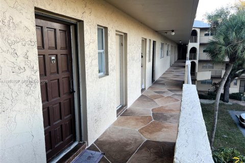 Condominio en alquiler en Lauderhill, Florida, 2 dormitorios, 104.98 m2 № 2052688 - foto 5