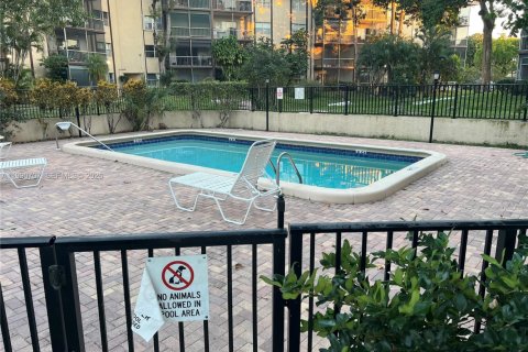 Condominio en alquiler en Lauderhill, Florida, 2 dormitorios, 104.98 m2 № 2052688 - foto 10