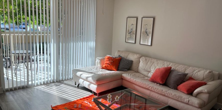Condo in Aventura, Florida, 2 bedrooms № 1934375