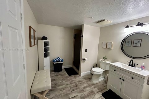 Condo in Lake Worth, Florida, 1 bedroom  № 1730638 - photo 13