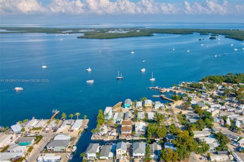 House in Key Largo, Florida 3 bedrooms, 137.5 sq.m. № 1761864 - photo 2