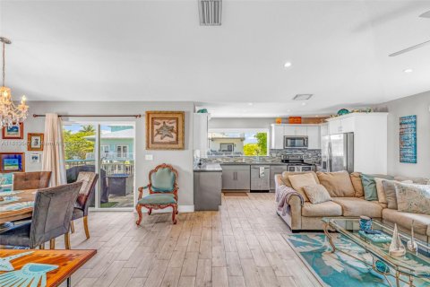 House in Key Largo, Florida 3 bedrooms, 137.5 sq.m. № 1761864 - photo 9