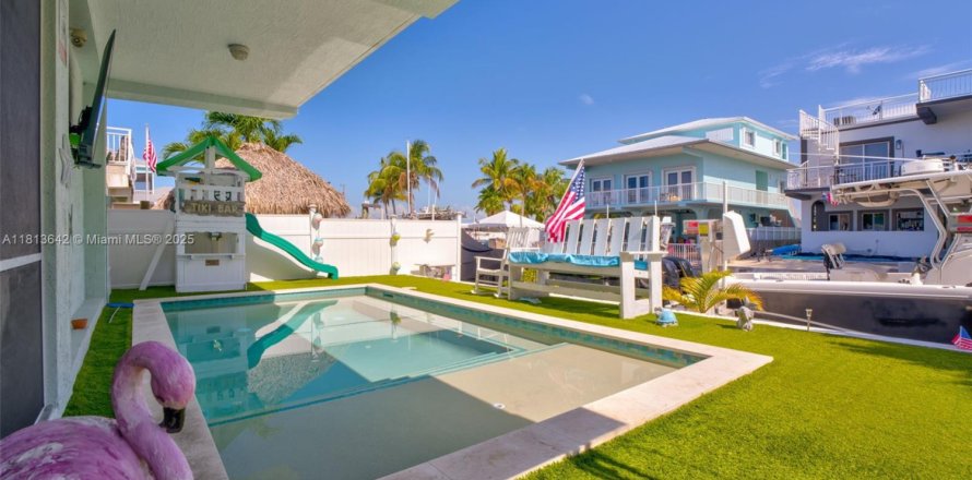 House in Key Largo, Florida 3 bedrooms, 137.5 sq.m. № 1761864
