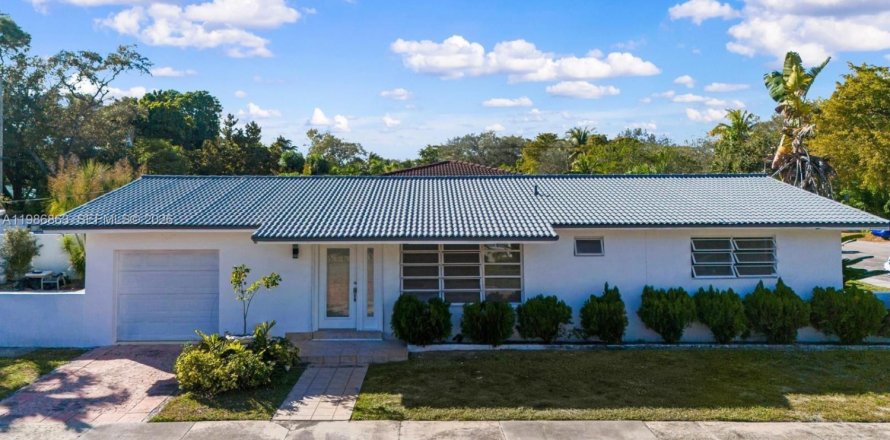 Villa ou maison à El Portal, Floride 2 chambres, 126.81 m2 № 2260252