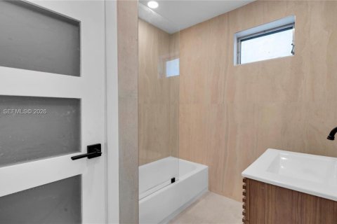 Villa ou maison à vendre à El Portal, Floride: 2 chambres, 126.81 m2 № 2260252 - photo 15