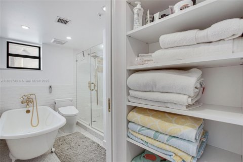 Copropriété à vendre à Miami Beach, Floride: 2 chambres, 74.88 m2 № 2016491 - photo 11