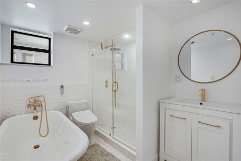 Copropriété à vendre à Miami Beach, Floride: 2 chambres, 74.88 m2 № 2016491 - photo 12