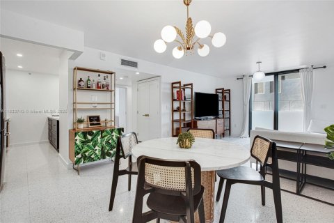Copropriété à vendre à Miami Beach, Floride: 2 chambres, 74.88 m2 № 2016491 - photo 4