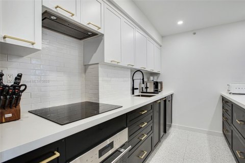 Copropriété à vendre à Miami Beach, Floride: 2 chambres, 74.88 m2 № 2016491 - photo 7