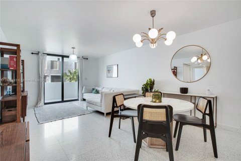 Copropriété à vendre à Miami Beach, Floride: 2 chambres, 74.88 m2 № 2016491 - photo 5