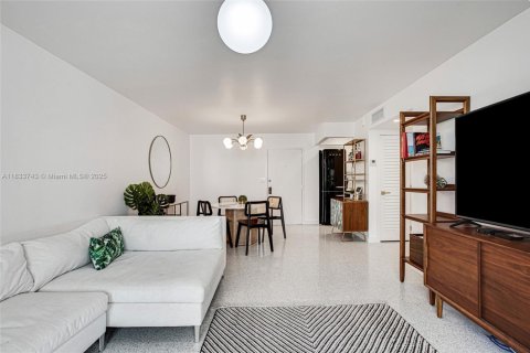 Copropriété à vendre à Miami Beach, Floride: 2 chambres, 74.88 m2 № 2016491 - photo 3