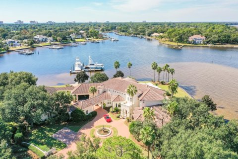 House in Destin, Florida 5 bedrooms, 874.3 sq.m. № 558222 - photo 1