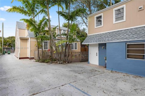 House in Miami, Florida 1 bedroom, 48.87 sq.m. № 2028203 - photo 12