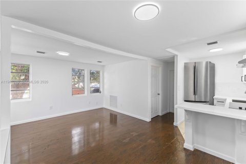 House in Miami, Florida 1 bedroom, 48.87 sq.m. № 2028203