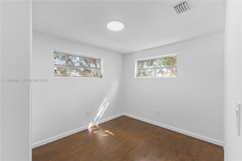 House in Miami, Florida 1 bedroom, 48.87 sq.m. № 2028203 - photo 8
