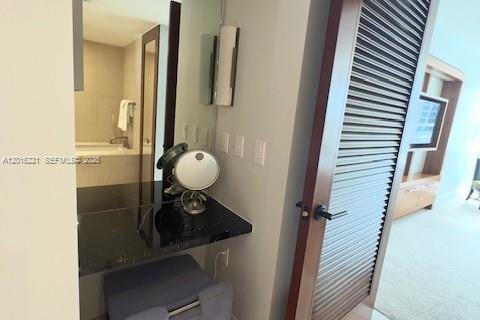 Condo in Miami Beach, Florida, 1 bedroom  № 2186076 - photo 19