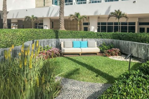 Condo in Miami Beach, Florida, 1 bedroom  № 2186076 - photo 25