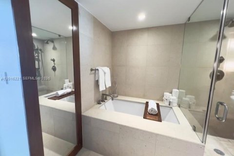 Condo in Miami Beach, Florida, 1 bedroom  № 2186076 - photo 18