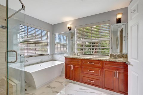 House in Sunrise, Florida 4 bedrooms, 215.9 sq.m. № 2085267 - photo 14