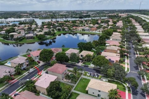 House in Sunrise, Florida 4 bedrooms, 215.9 sq.m. № 2085267 - photo 26