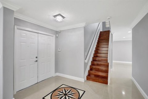 House in Sunrise, Florida 4 bedrooms, 215.9 sq.m. № 2085267 - photo 3