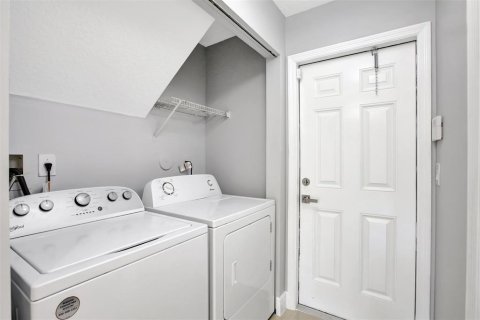 House in Sunrise, Florida 4 bedrooms, 215.9 sq.m. № 2085267 - photo 21