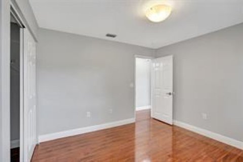 House in Sunrise, Florida 4 bedrooms, 215.9 sq.m. № 2085267 - photo 19
