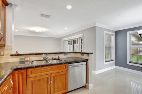 House in Sunrise, Florida 4 bedrooms, 215.9 sq.m. № 2085267 - photo 8