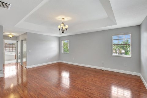 House in Sunrise, Florida 4 bedrooms, 215.9 sq.m. № 2085267 - photo 13